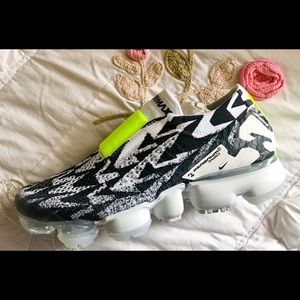 Air vapormax Moc 2 acronym size 4.5 men/6 women’s